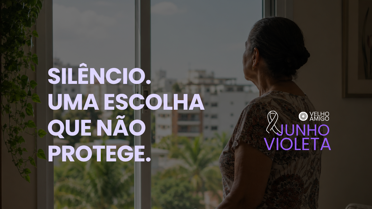 Pessoa em ambiente interno olhando pela janela para a cidade, com mensagem “Silêncio. Uma escolha que não protege.” sobreposta à imagem.