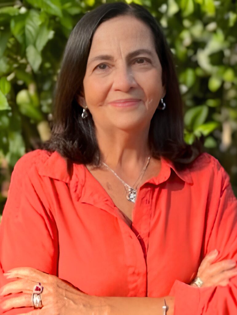 Silvia Maria Louzã Naccache é especialista em voluntariado e voluntariado empresarial, com atuação voltada ao fortalecimento da participação social.