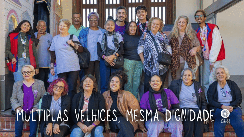 Grupo reunido durante atividade promovida pelo Instituto Velho Amigo em ação de convivência e participação social.